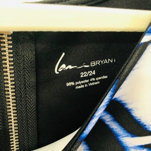 LANE BRYANT GEOMETRIC TOP NWOT 22/24 - Picture 3 of 4